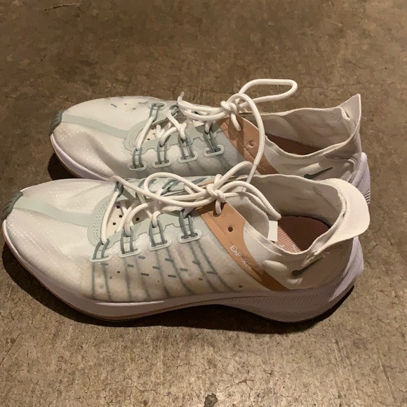 WOMENS NIKE SNEAKERS - Picture 1 of 3